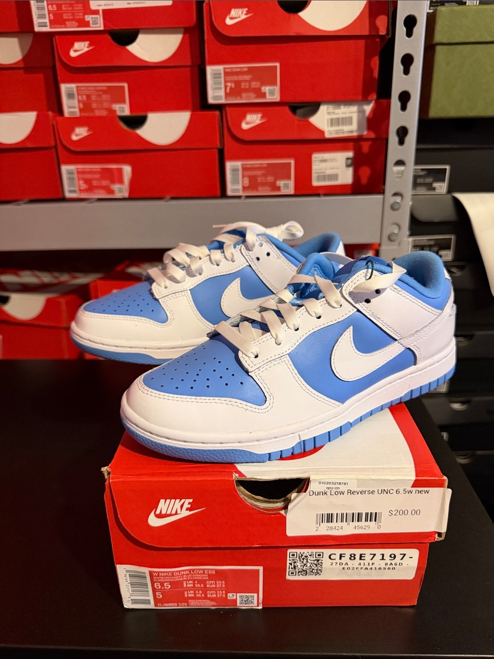 Women Nike Dunk Low Reverse UNC size 6.5